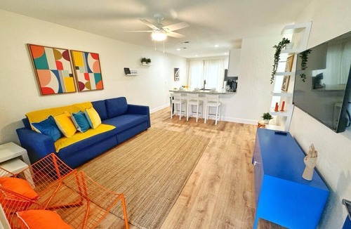 Allandale House | NEW Gorgeous Sunshine-Up 6 Guests-Private Backyard
