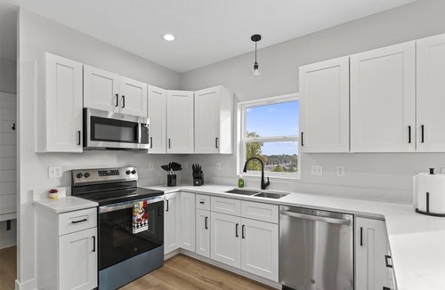 Urbandale House | New Home in Urbandale/Des Moines – Modern Comfort In Prime Location!