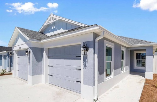 Okahumpka House | NEW LISTING! 2 bed/2 bath-pet friendly home -Village of Newell w/free golf cart