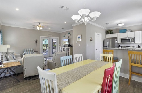 Ono Island Condo | NEW Listing! Don't miss out on this PEACH at Popular Purple Parrot Resort!