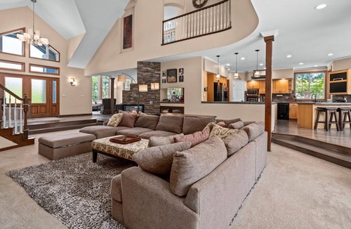Reno House | New Listing! Luxurious Custom Home, with Outdoor Entertainment Area,and Hot Tub!