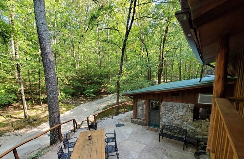 Mount Ida House | NEW Lower Nightly Rates! Large Private Home on Lake Ouachita! No Admin Fees!