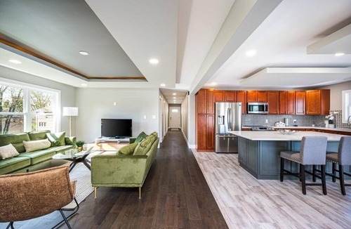 West Central Condo | New! Luxury 3BR 3BA Downtown Fort Wayne Condo with Massage Chair, WiFi&Parking