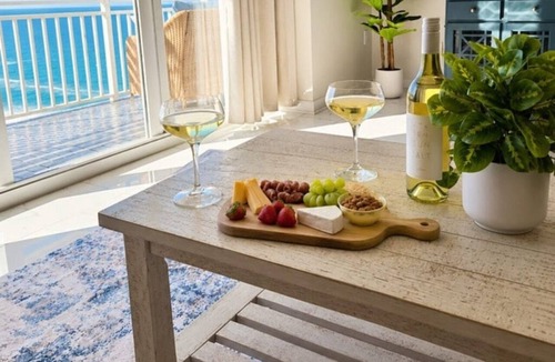 Brush - Stewarts Apartment | NEW Oceanfront Resort Condo | Pool + Beach