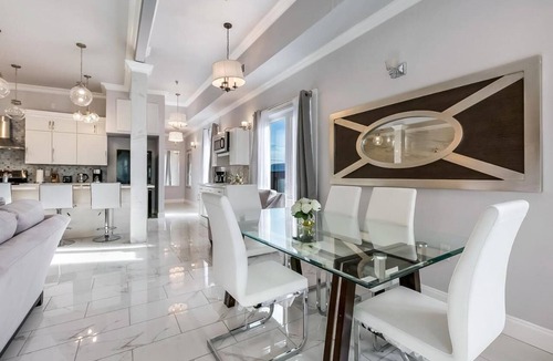 Faubourg Lafayette Apartment | New Orleans 5 Bedroom Penthouse