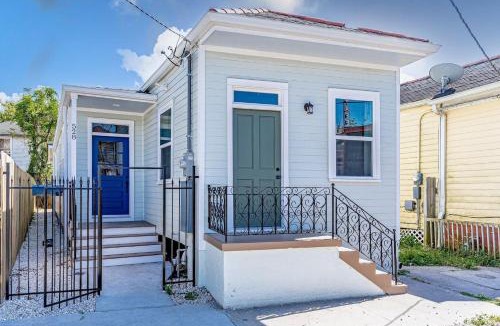 Tulane - Gravier House | New Orleans pool home w backyard