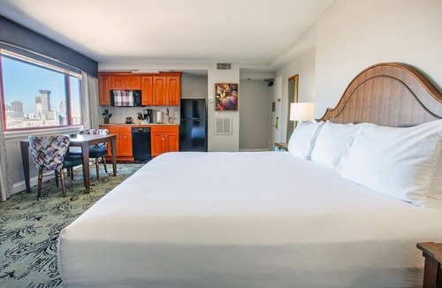 Faubourg Livaudais Resort | New Orleans | Urban Retreat | Pool + Hot Tub