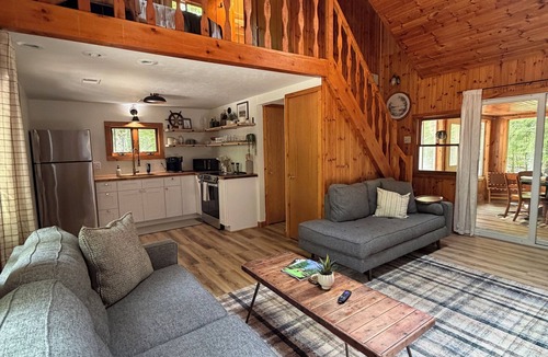 Gills Rock Cottage | New! Pet-Friendly Loft Cottage in Northern Door County