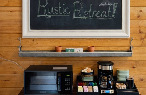 Markesan House | NEW Rustic Retreat: Cozy Lakefront Cabin - Dock - Game Room - Fire Pit - Grill