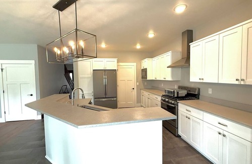 Egg Harbor House | NEW Spacious Luxury Retreat in Exclusive Point Beach with Lake Access