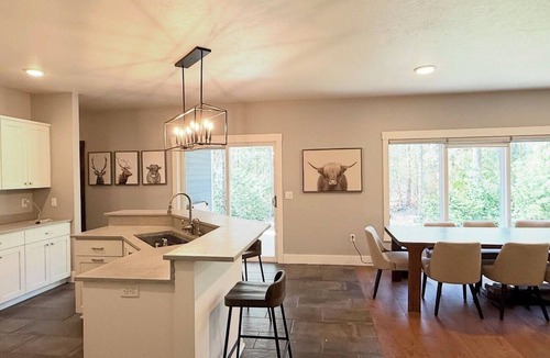Egg Harbor House | NEW Spacious Luxury Retreat in Exclusive Point Beach with Lake Access