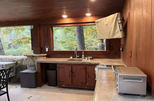 Floyd House | New! Stone Haven Cottage by Buffalo Mtn Getaway