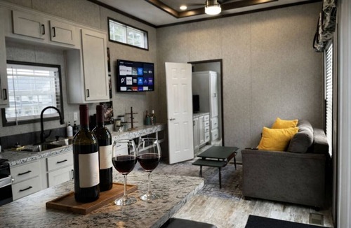 Floyd House | New! Tiny Ridge by Buffalo Mountain Getaway