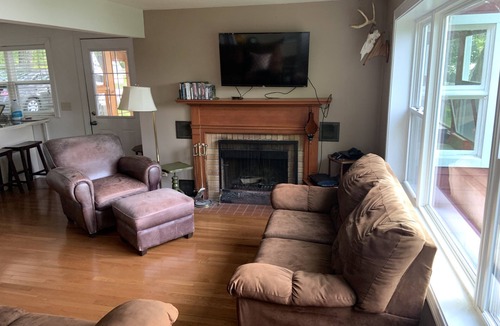 Markesan House | Newly Rebuilt 3 Bedroom Cottage Of Little Green Lake - with Air Conditioning