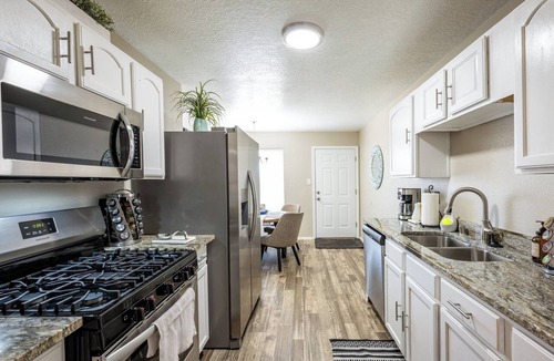 Westgate Heights House | Newly renovated 3Bed 2Ba Family Home with Mountain View