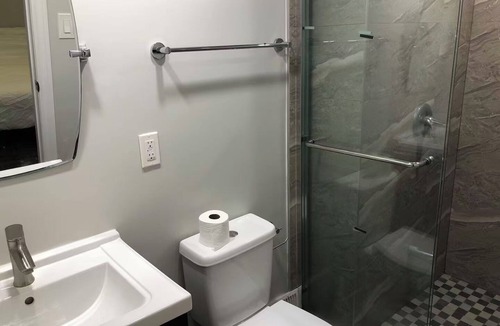 Vaughan House | Newly Renovated Bright Suite in Quiet Neighborhood, Convenient