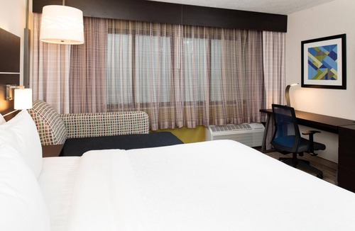 Dent Hotel | Newly Renovated & Modern Room with Quiet Atmosphere Perfect for Couples