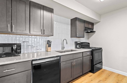Springfield Apartment | Newly Renovated Unit in Central Spfld! #303