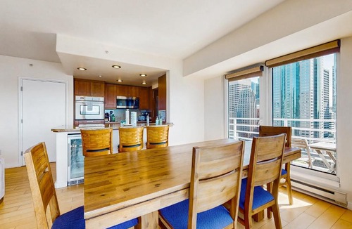 Downtown Seattle Apartment | Newmark Bayview Luxury Suite
