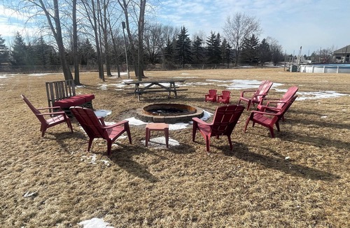 De Pere House | NFL Draft; 3 Bdrm home w/Hot tub, fenced in acre yard; pet friendly; De Pere, WI