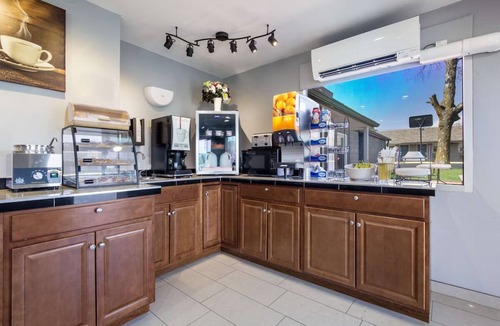 Salem Hotel | Non-Smoking Room: 2 Doubles, Flat-Screen HDTV & Close to John Hay Center