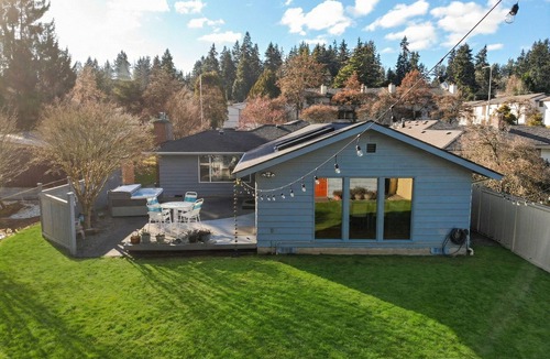 Olympic Hills House | North Seattle Gem! Cedar Sunroom, Hot Tub, AC, EV Charging with Large Backyard!