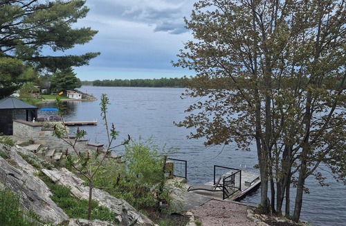 Markstay Cottage | Northern Paradise on the lake with water activities, Pet-friendly