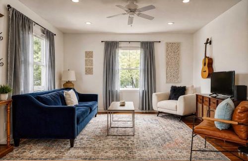 Indianapolis House | Northside Cottage - Perfect Indy Location-Family Friendly