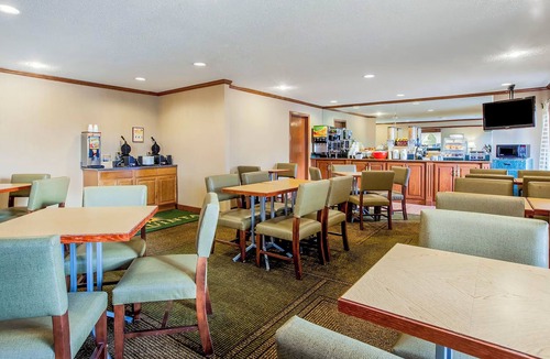 Southgate Hotel | Norwood Inn and Suites Detroit