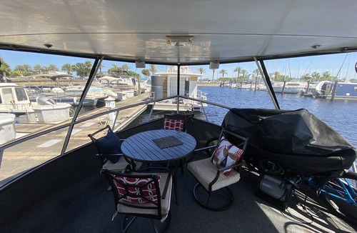Sanford Boat Rental | NOT YOUR TYPICAL HOUSEBOAT: 60 FEET OF FUN!