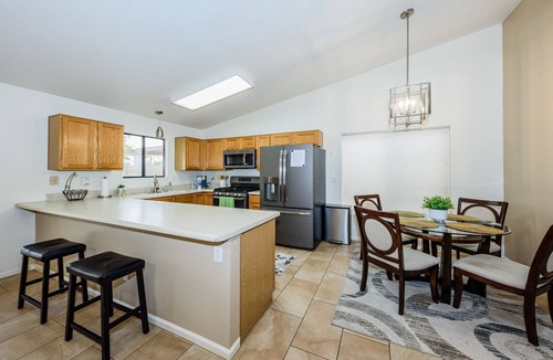 Rita Ranch House | Oasis de Saguaro 3-Bedroom home with pool