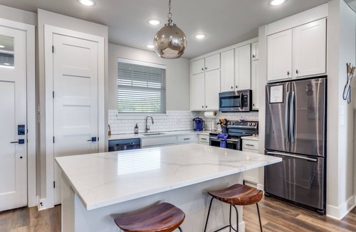 Graford Condo | Oasis Luxury Lakefront Condo:1st Floor, Pool, HotTub, Dining, Boating, Fishing!