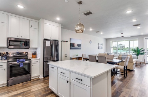 Graford Condo | Oasis Luxury Lakefront Condo:1st Floor, Pool, HotTub, Dining, Boating, Fishing!