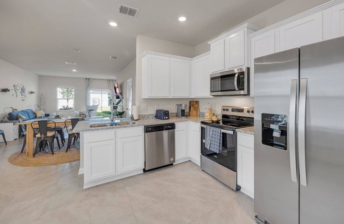 St. Augustine House | Oasis Sanctuary, 3 Bedroom Designer Home, 15 Miles to the Beaches, Fun Game Room