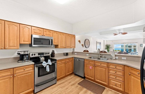 Avon By The Sea Condo | Ocean & Cocoa Beach Pier Views: 3BR Condo w/Private Balcony, Heated Pool & Spa-like Hot Tub🌴