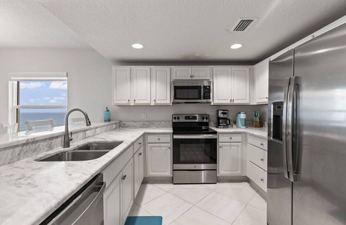 Ocean View Halifax Estates Condo | Ocean Oasis Oceanfront Pool Balcony Hot Tub