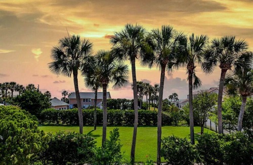 St. Augustine Beach Apartment | Ocean Song – Charming 2 Bedroom with Private Ocean View Balcony & Sea Breezes & Pool Access