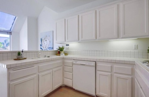 Del Obispo House | Ocean View 2BD/2BA Townhome with Air Conditioning, 2 Car Garage, Beach Gear