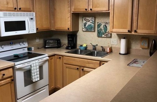 New Smyrna Beach House | Ocean View 2BR 2BA, CANCELLATION! JULY 7-11, 3 Night Min, BBQ by the Pool, MORE!