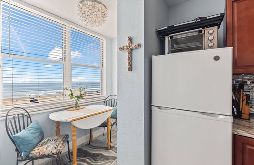 Bostwick Park Condo | Oceanfront! Beautiful views, private balcony, kitchen, free parking!