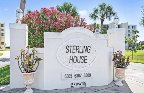 Melbourne Beach Condo | Oceanfront condo with private beach, pool and tennis court, elevator.