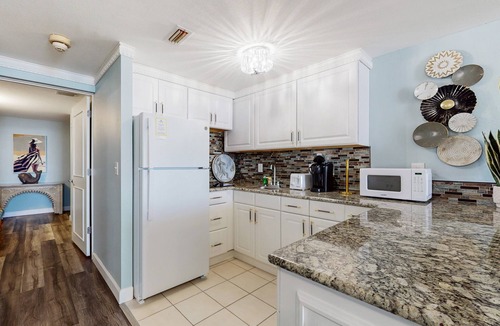 Ortona Park Condo | Oceanfront Condo w/Pool, Gym & Walk to Dining & Shops