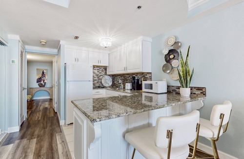 Ortona Park Condo | Oceanfront Condo w/Pool, Gym & Walk to Dining & Shops