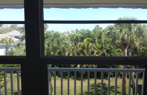 Indian River Shores Condo | Oceanfront in Indian River Shores. Heated pool, clubhouse. Charming Vero Beach