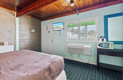 Fort Pierce Hotel | Oceanfront Inn, Inlet View, King Bed, #9