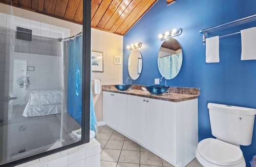 Fort Pierce Hotel | Oceanfront Inn Suite, Ocean and Inlet Views, King Bed, #12