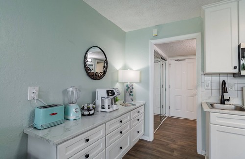 Treasure Island Condo | Oceanfront King Suite Balcony + Kitchenette