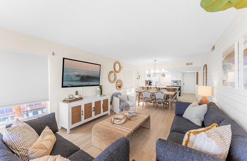 Cocoa Beach Condo | Oceanfront Oasis w/2 Balconies & Steps to Downtown!