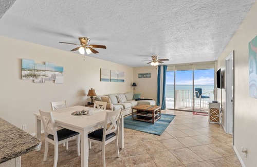 Canova Beach Condo | Oceanfront Getaway in a Cozy Town