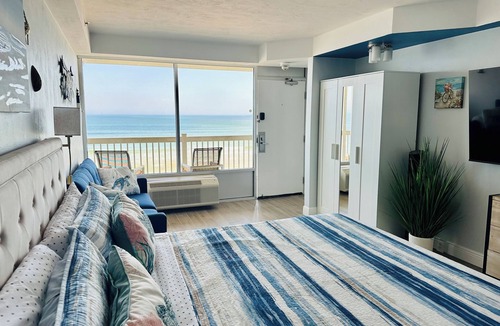 Ortona Park Resort | OceanFrontStudio: balcony kitchen beachWiFi